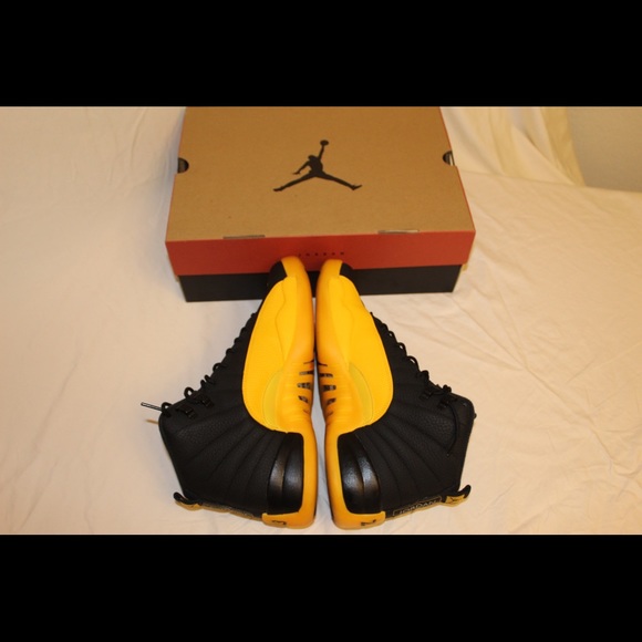 Jordan 12 University Gold - Picture 9 of 12